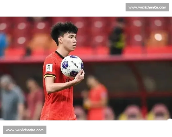 王钰栋挂帅国足东亚杯首秀,00 后新星挑大梁 王钰栋挂帅国足东亚杯首秀,00 后新星挑大梁
