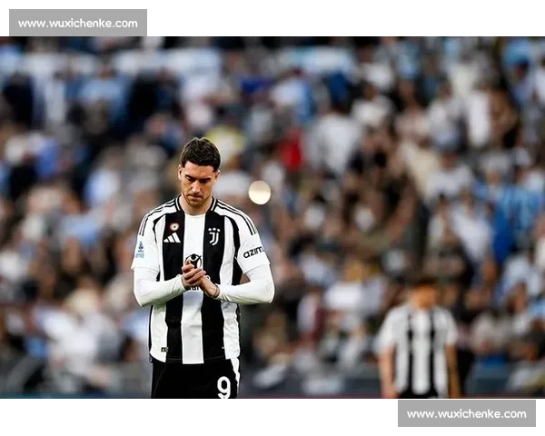 尤文冲刺穆阿尼!8 月 13 日前决战巴黎,弗拉霍维奇离队成最后钥匙 尤文冲刺穆阿尼!8 月 13 日前决战巴黎,弗拉霍维奇离队成最后钥匙